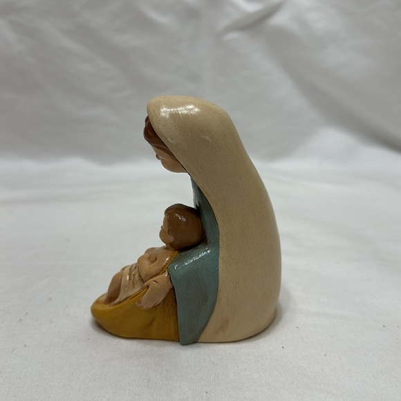 Mary and baby Jesus statue - Picture 4 of 7